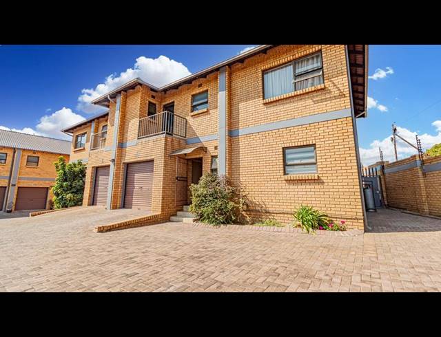3 BEDROOM TOWNHOUSE FOR SALE IN ELANDSHAVEN